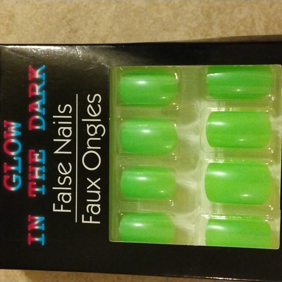 GlowInTheDark nails - Picture 2 of 7